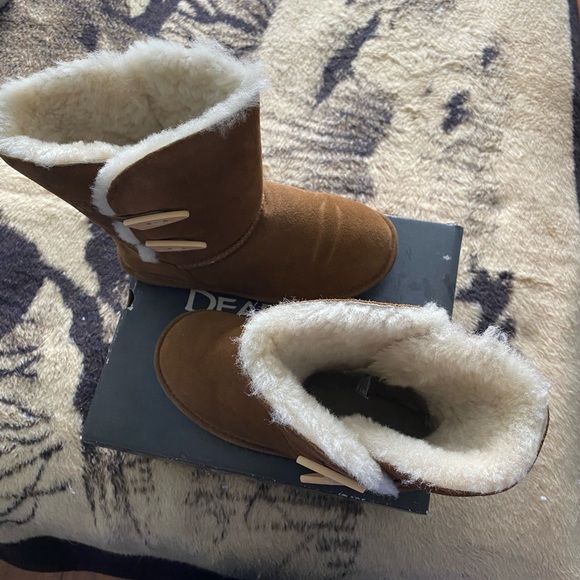 I am selling winter boots BearPaw. - Picture 3 of 3
